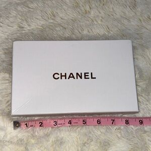 CHANEL White Gift Box